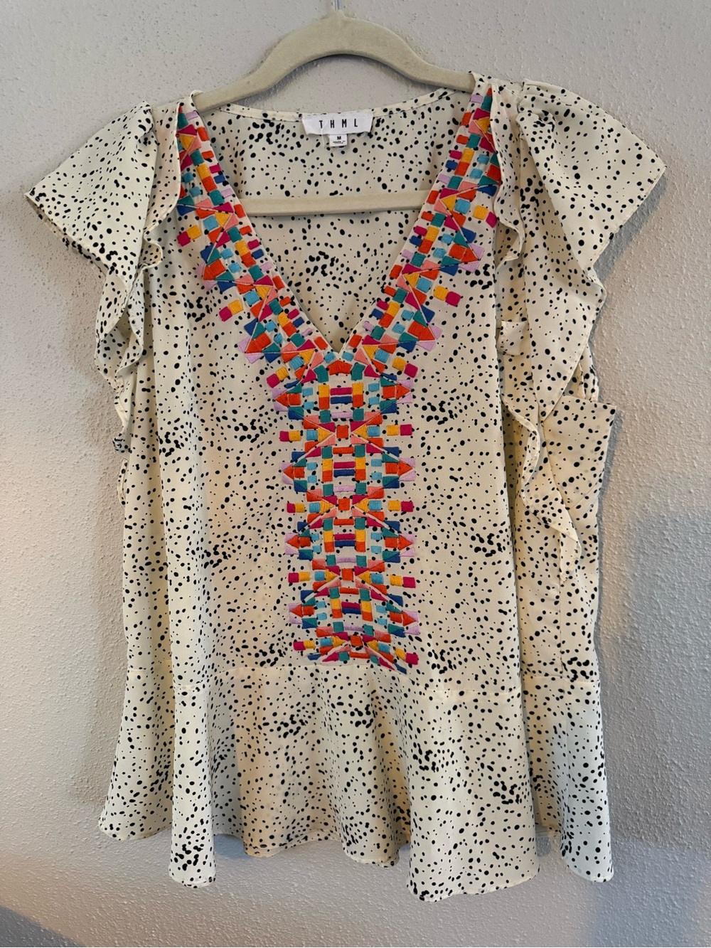 (M) THML Cream Speckled Flutter Sleeve Top with Colorful Embroidery